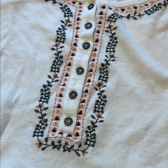 Lucky Brand Embroidered White Long Sleeve Thermal Medium - Picture 3 of 7